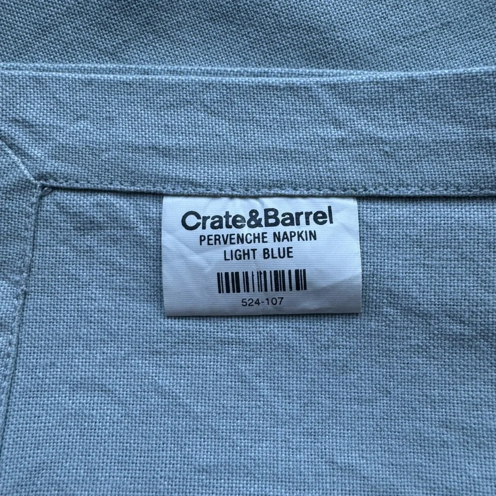Crate & Barrel set of 4 Floral Embroidered Napkins Light Blue